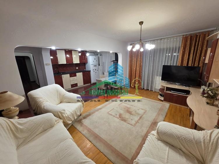 Apartament cu 4 camere decomandat în Central