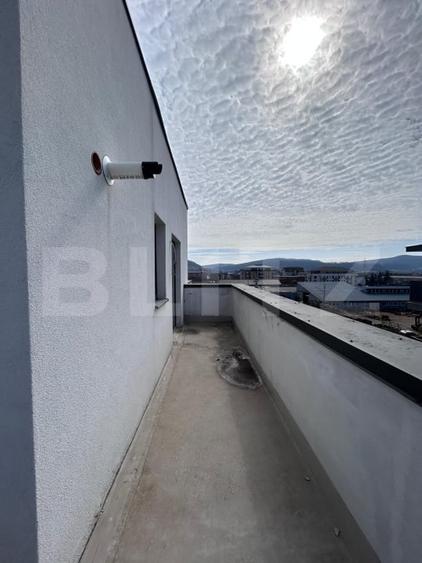 Apartament cu 3 camere semidecomandat în Nord
