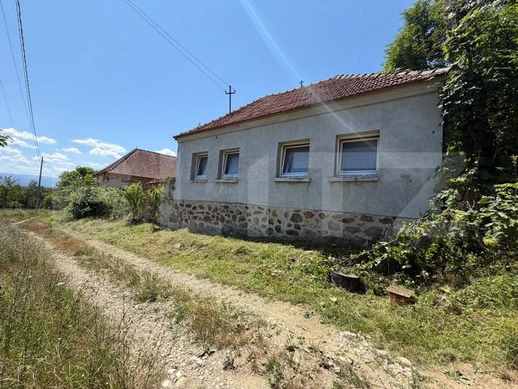 Casă cu 3 camere cu Teren 2674 Mp în Cigmău