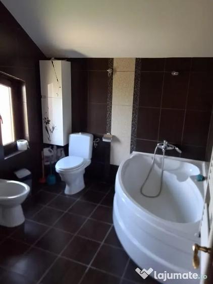 Casă cu 4 camere cu Teren 450 Mp în Central