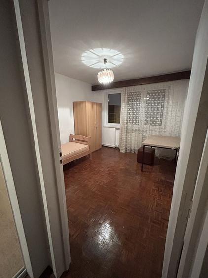 Apartament cu 3 camere decomandat în Sub Arini
