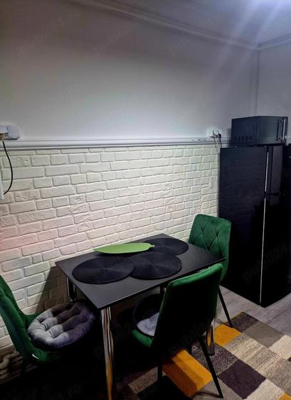 Apartament cu 2 camere semidecomandat în Podu Roș