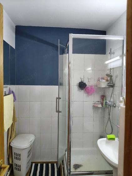 Apartament cu 4 camere decomandat în Berceni
