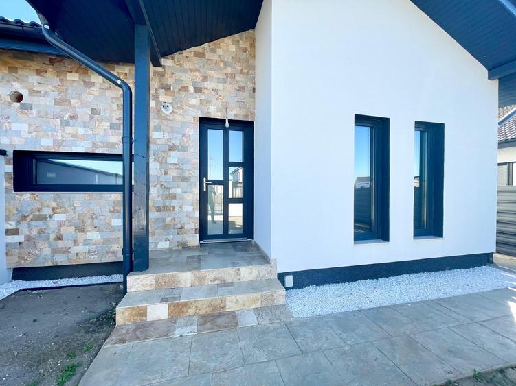 Duplex cu 4 camere cu Canalizare în Moșnița Nouă