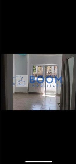 Casă cu 8 camere cu Canalizare în Cartierul Nord