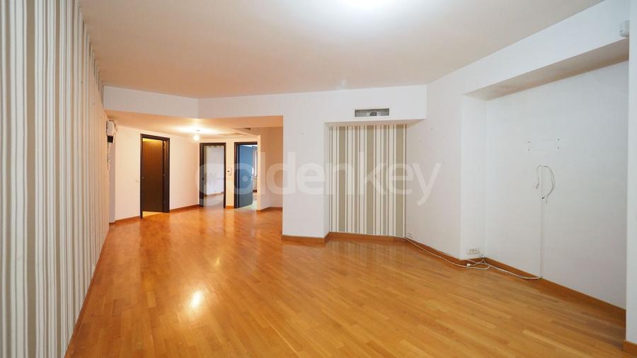 Apartament cu 3 camere semidecomandat în Herăstrău