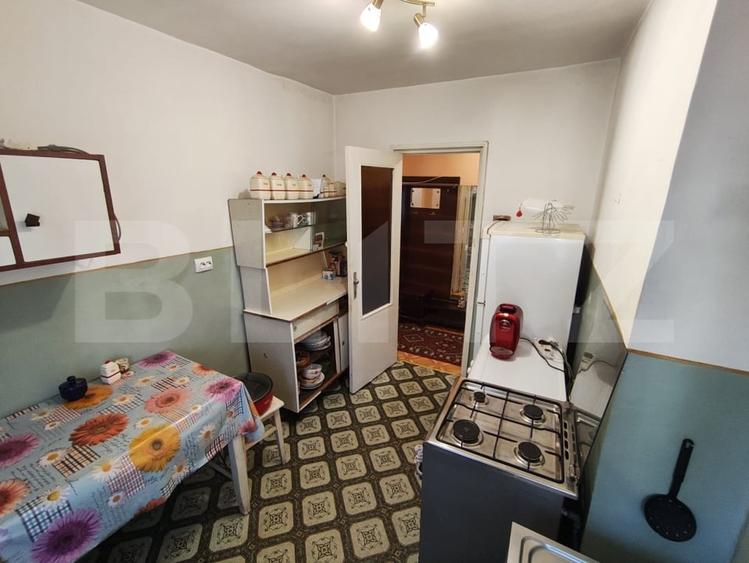 Apartament cu 3 camere semidecomandat, mobilat în Nufărul