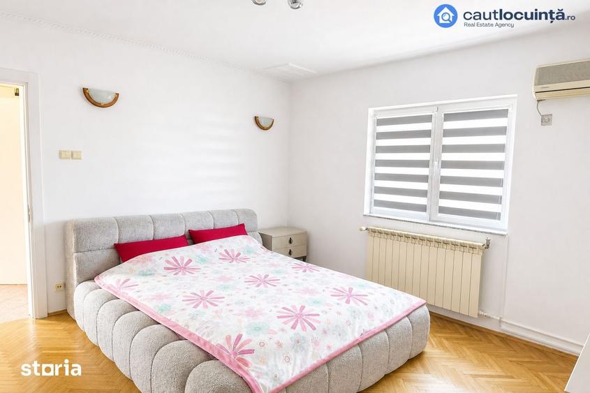 Casă cu 10 camere cu Teren 425 Mp în Dobroești