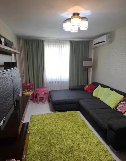 Apartament cu 4 camere decomandat, mobilat în Crângași