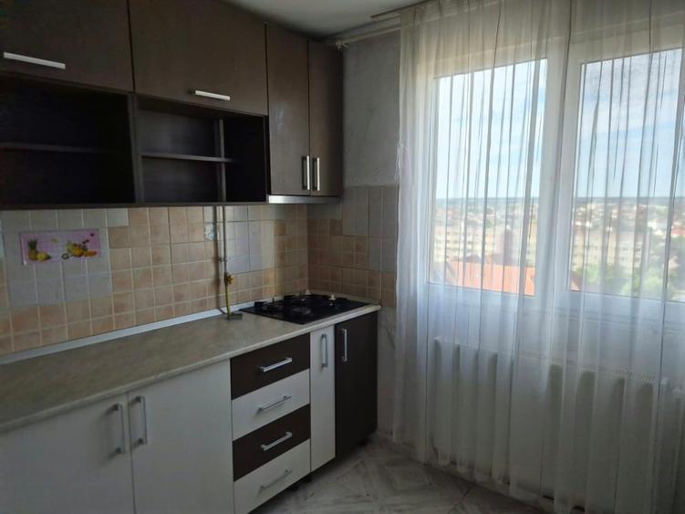 Apartament cu 3 camere decomandat, mobilat în Aurel Vlaicu