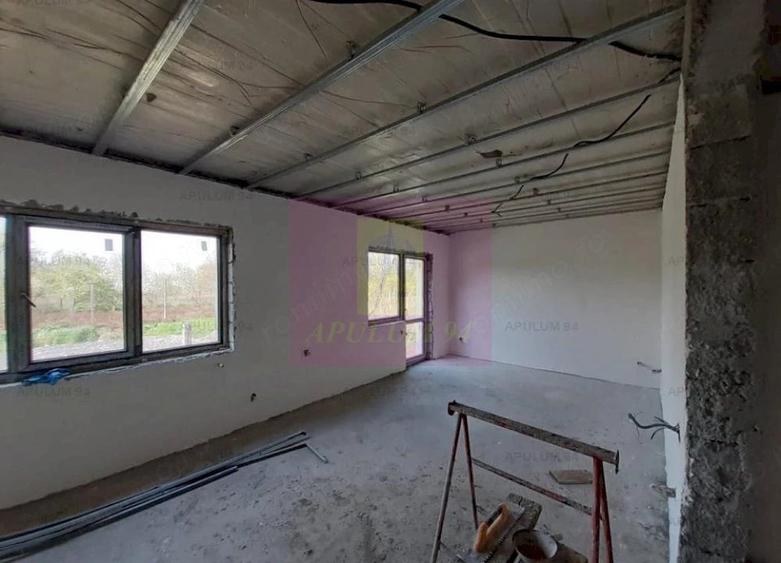 Casă cu 4 camere cu Teren 200 Mp în 1 Decembrie