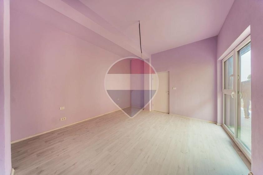 Apartament cu 2 camere semidecomandat în Intim