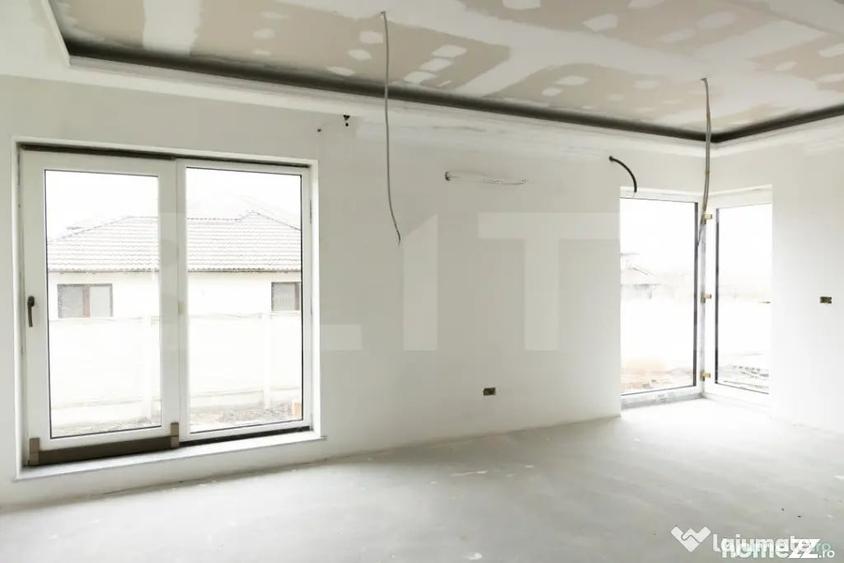 Casă cu 7 camere cu Teren 710 Mp în Ciugud