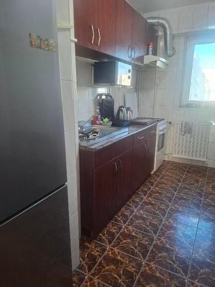 Apartament cu 4 camere decomandat, mobilat în Tineretului