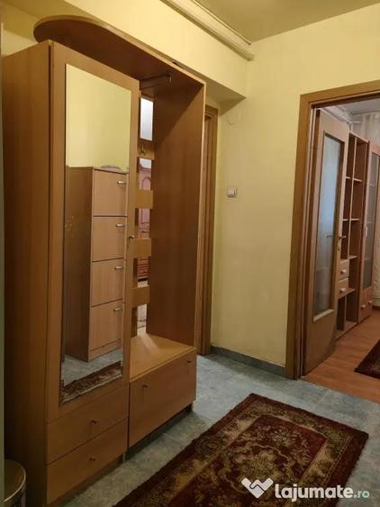 Garsonieră decomandată, mobilată în Craiovița Nouă