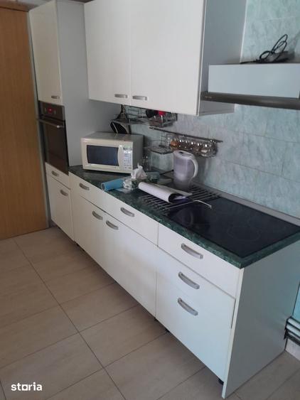 Casă cu 5 camere cu Teren 2100 Mp în Stoenești