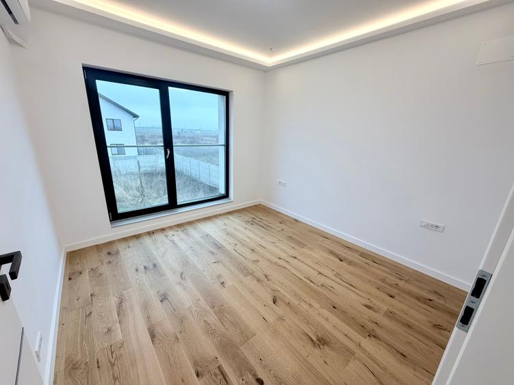 Duplex cu 5 camere cu Teren 242 Mp în Exterior Sud