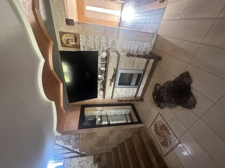 Casă cu 5 camere cu Teren 2800 Mp în Central