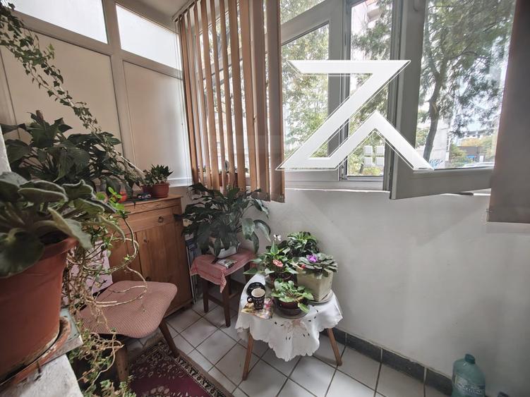 Apartament cu 3 camere decomandat, mobilat în Craiovița Nouă