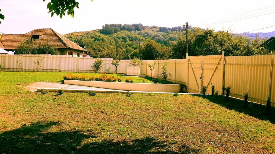Casă individuală cu 24 camere cu Canalizare în Central