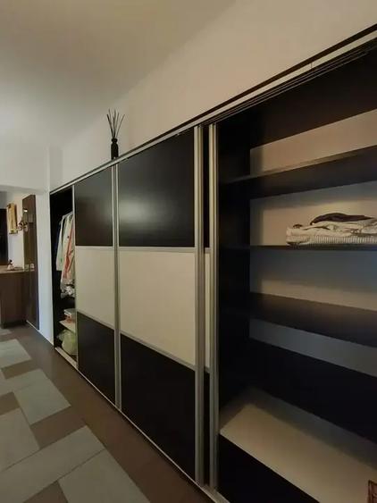 Apartament cu 3 camere decomandat, mobilat în Victoriei