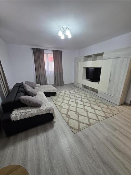 Apartament cu 2 camere decomandat, mobilat în Tractorul