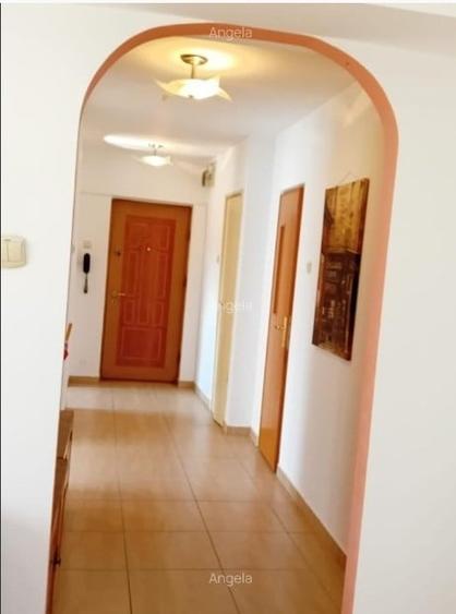 Apartament cu 4 camere decomandat în Gorjului
