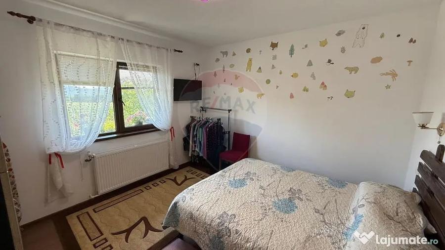 Casă cu 3 camere cu Teren 1667 Mp în Răcoasa