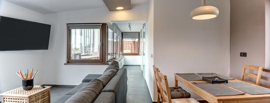 Apartament cu 3 camere, mobilat în P-ța Romană