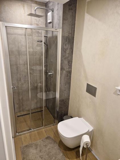 Apartament cu 3 camere decomandat în Tractorul