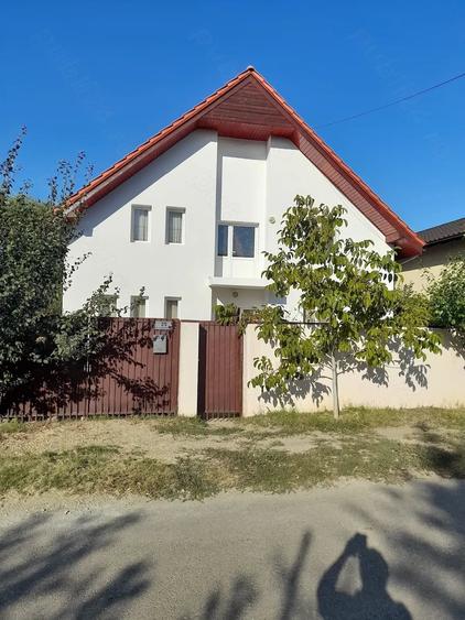 Apartament cu 3 camere decomandat în Ciarda Roșie