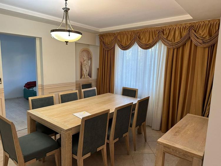 Casă cu 5 camere cu Piscina în Corbeanca