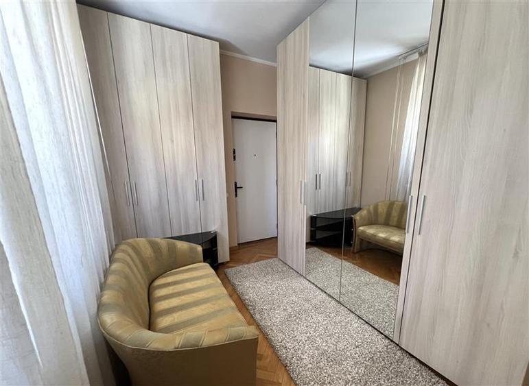 Apartament cu 3 camere semidecomandat, mobilat în Herăstrău