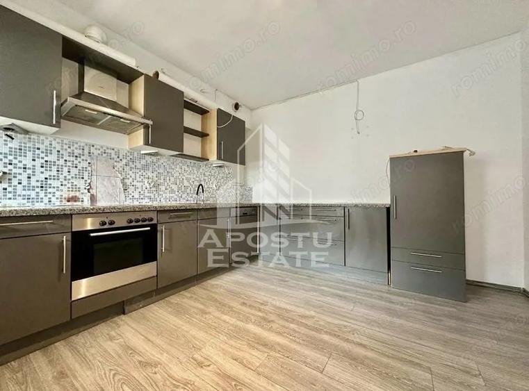 Casă cu 7 camere cu Teren 500 Mp în Bălcescu