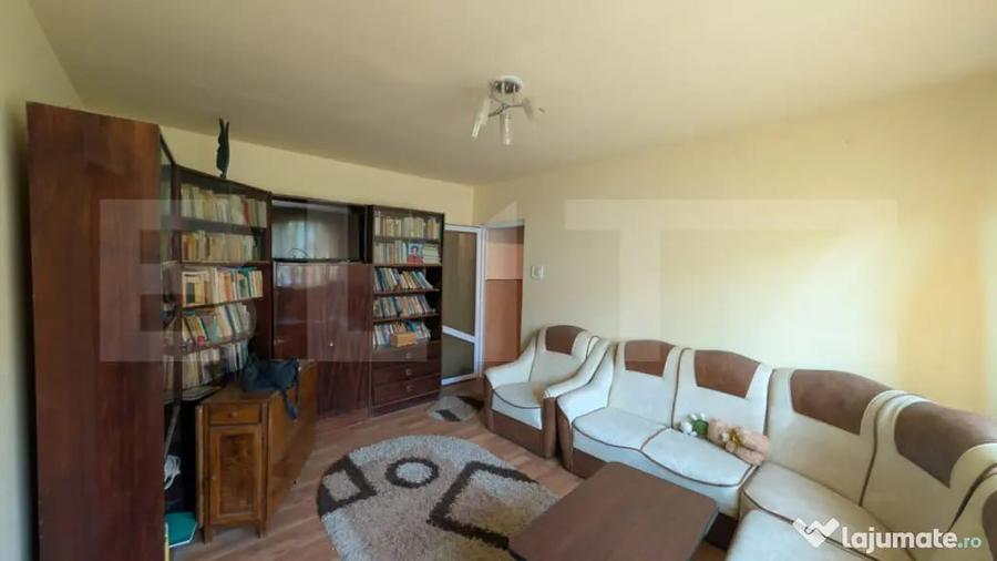 Apartament cu 2 camere semidecomandat în Micro 4
