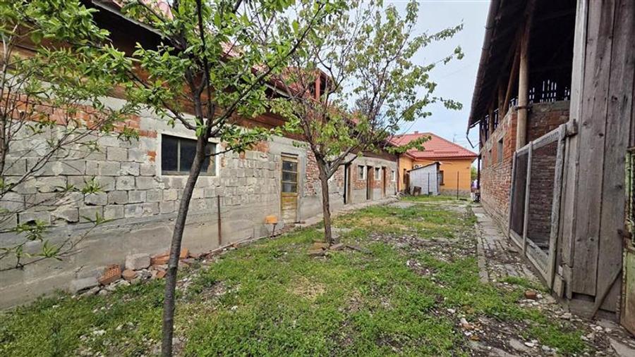 Casă individuală cu 3 camere cu Canalizare în Dumbrăvița