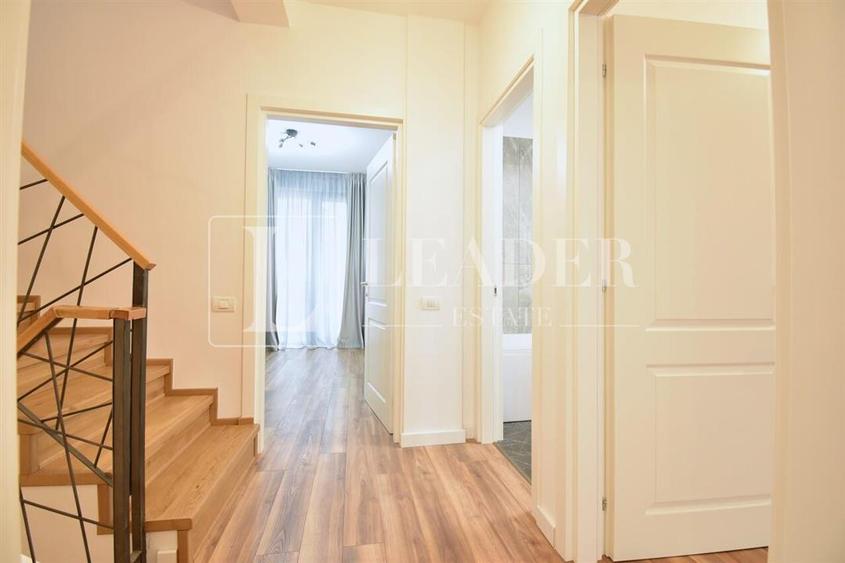 Duplex cu 5 camere cu Teren 250 Mp în Central