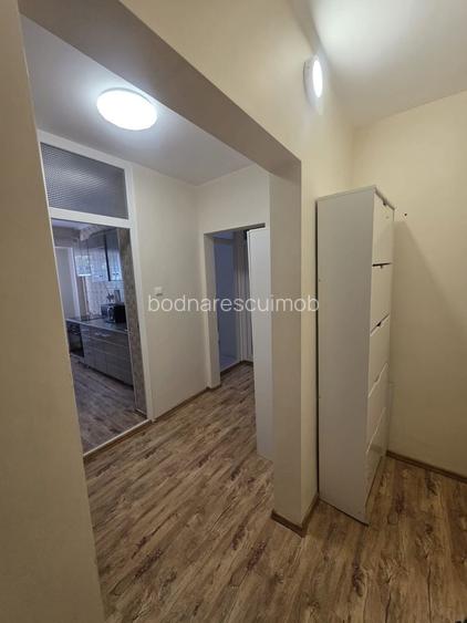 Ocazie! De inchiriat 2 camere decomandate ,lux,etaj 1/4 Mazepa ,zona banci.