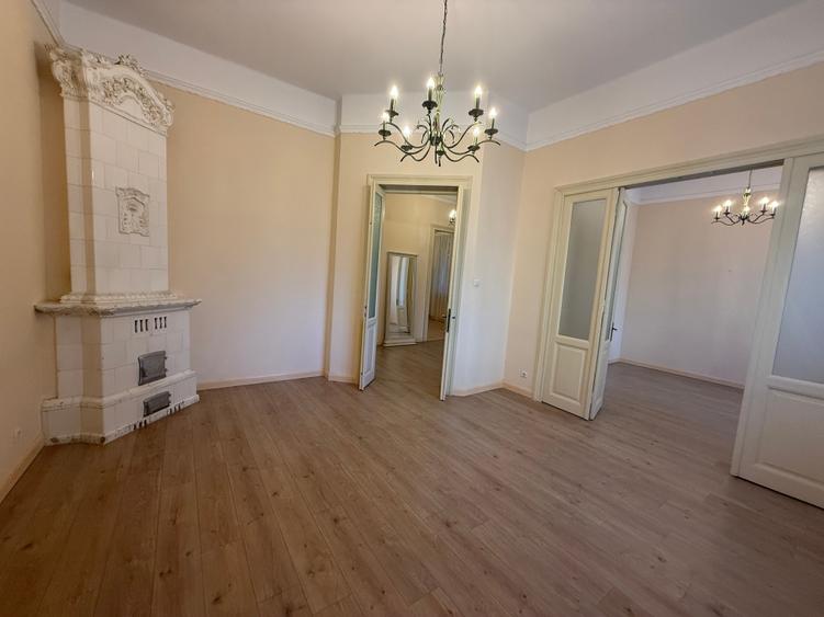 Casă individuală cu 5 camere cu Teren 180 Mp în Dacia