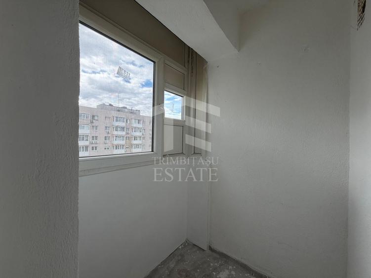 Apartament cu 2 camere decomandat în Titan