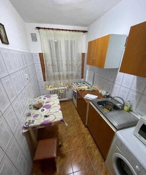 Apartament cu 2 camere semidecomandat, mobilat în Brâncoveanu