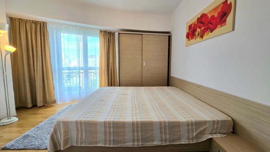 Apartament cu 3 camere semidecomandat în P-ța Unirii