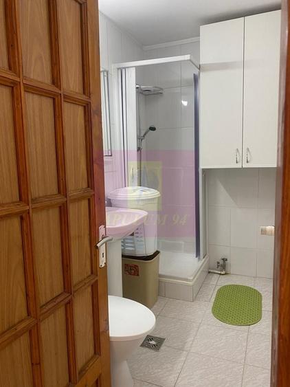 Apartament cu 4 camere decomandat, mobilat în Decebal