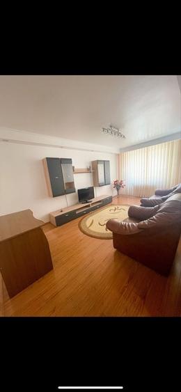 Apartament cu 3 camere decomandat în Teiul Doamnei
