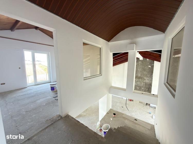 Casă cu 4 camere în Băleni