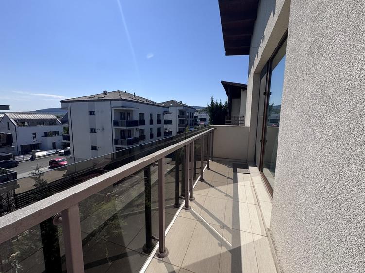 Apartament cu 3 camere semidecomandat în Europa