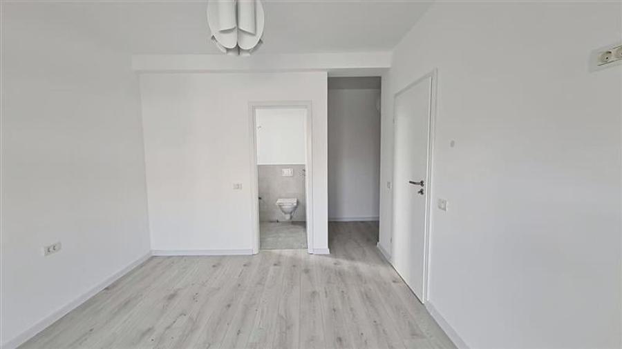 Apartament cu 6 camere decomandat în Dumbrăvița