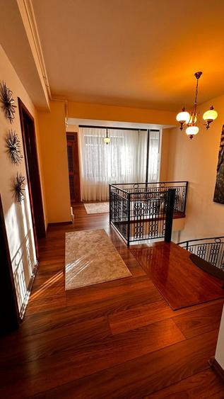 Penthouse cu 3 camere decomandat, mobilat în Mamaia