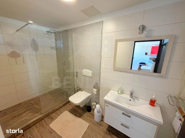 Apartament cu 3 camere semidecomandat în Griviței