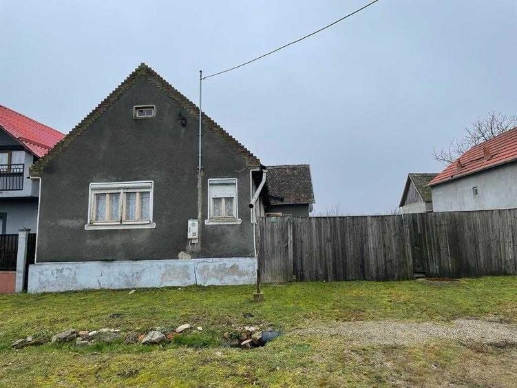 Casă cu 3 camere în Dud